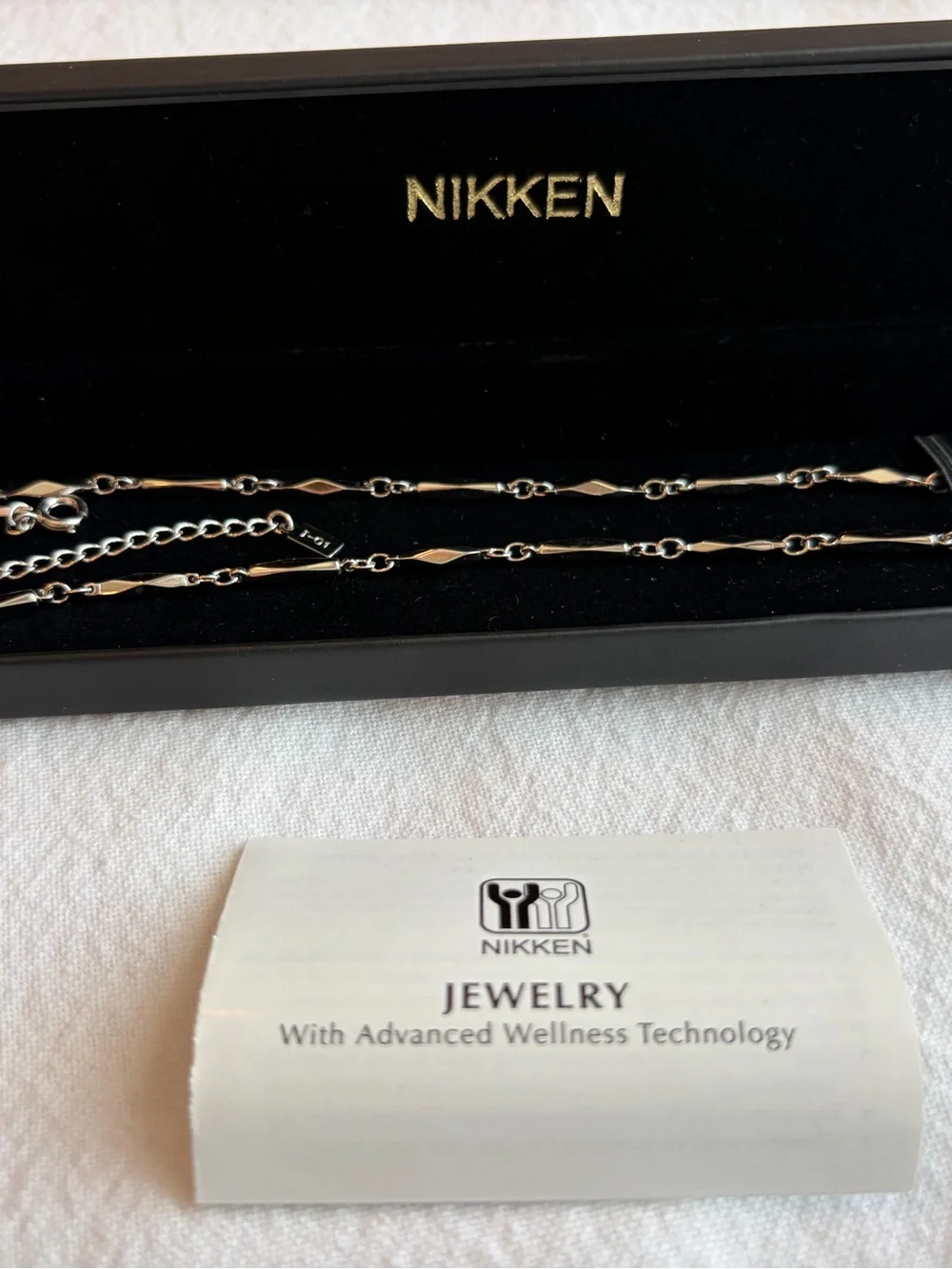 Nikken Platinum-Tone Magnetic Wellness Necklace NIB Vintage Never Worn